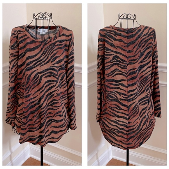 Tops - NWT Rae Mode Tiger Print Lightweight Sweater